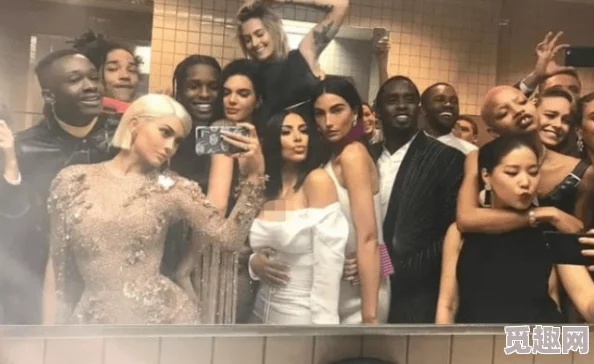 色妞bbbb女女女女：震惊！她们竟然在社交媒体上引发了全球热议，背后隐藏着不为人知的故事！