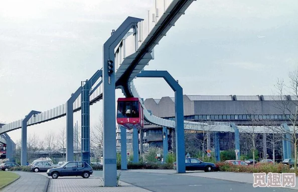 地铁逃生游戏改进效果对比：钢铁伤害与新增机制哪个影响更大？