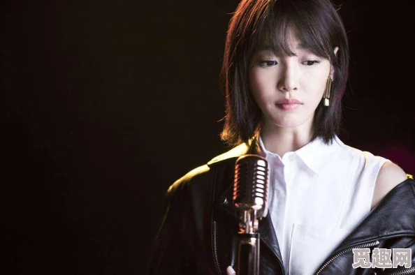 丁香色婷婷:传闻她与某知名男星秘密约会,背后故事引发网友热议! 丁香色婷婷:传闻她与某知名男星秘密约会,背后故事引发网友热议!