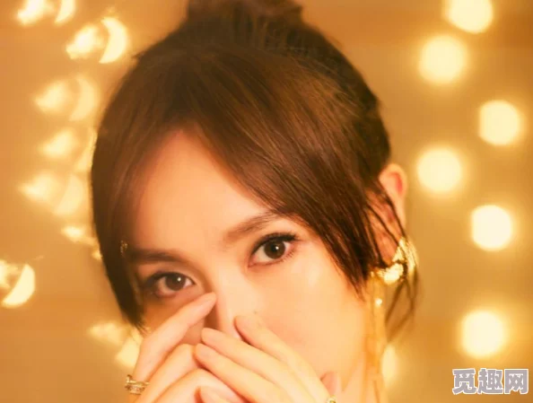 丁香色婷婷:传闻她与某知名男星秘密约会,背后故事引发网友热议! 丁香色婷婷:传闻她与某知名男星秘密约会,背后故事引发网友热议!