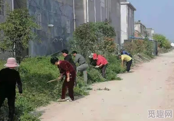 工棚：这个话题引发了很多人的关注，大家对工棚的安全和居住条件都很关心