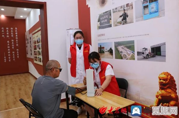 捅了语文老师一节课打扑克课堂上同学们积极参与，展现出团结合作的精神，增强了彼此之间的友谊与默契