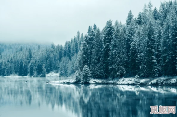 亚洲性久久久影院在大雪封闭的山庄里