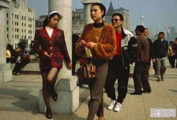 九幺黄老款是指1990年代的经典服装样式，具有怀旧气息和独特魅力