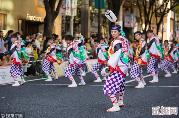 日本在线视频一区二区三区东京街头艺术节盛大开幕吸引众多游客观赏